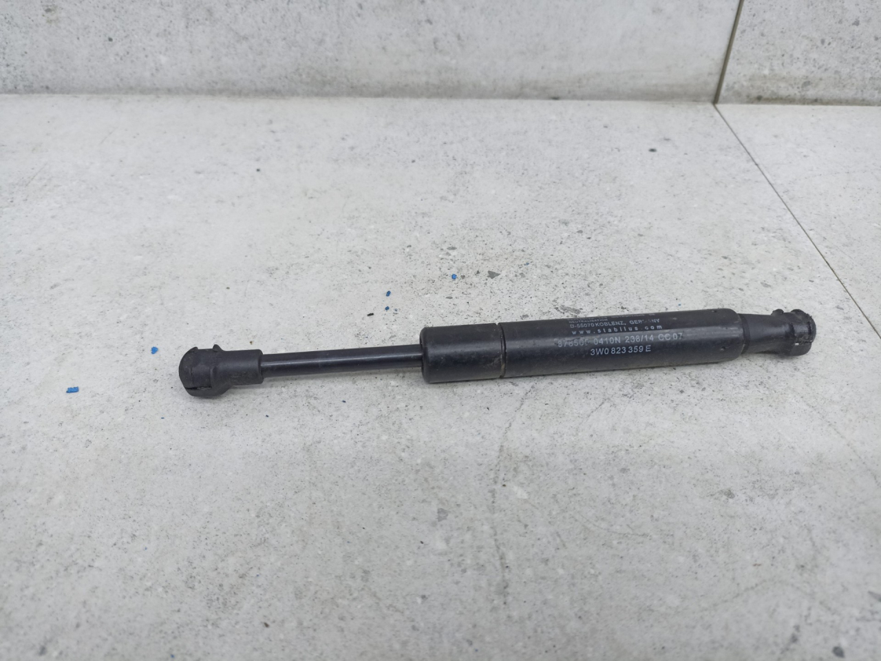 амортизатор капота Bentley Flying Spur 2 поколение 2015, 3W0823359E - фото №1