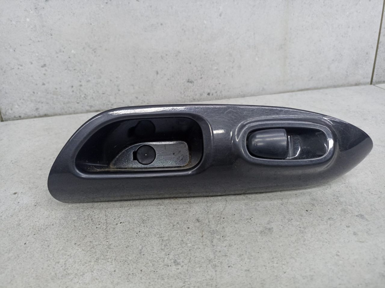 блок управления стеклоподъемниками задней левой Nissan Juke YF15 (2010 - 2014), 829611KA2A - фото №1