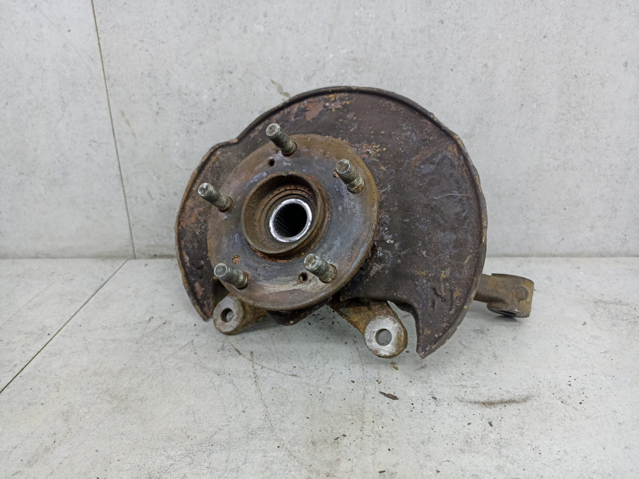 кулак поворотный правый Honda Civic 8 поколение 2007, 51216SMGE01 - фото №1