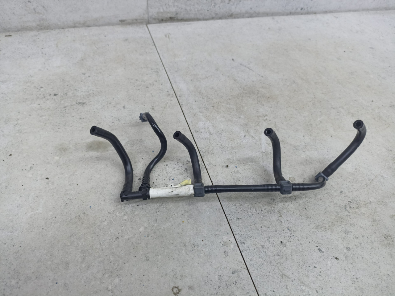 трубка обратки форсунок Renault Duster 1 поколение 2014, 1.5 л., 166711735R - фото №1