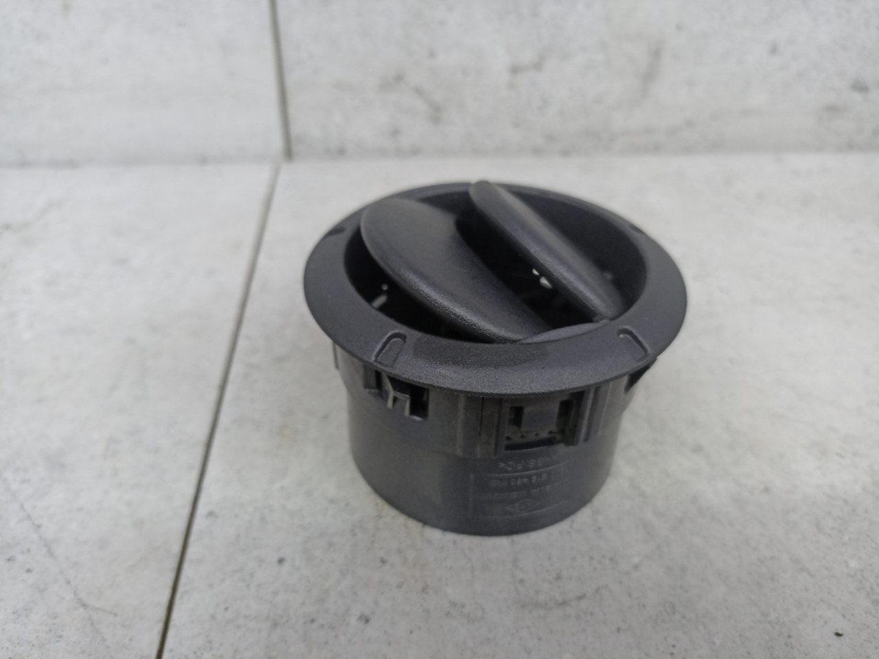 дефлектор обдува салона Renault Logan 1 поколение 2008, 8200212480 - фото №1