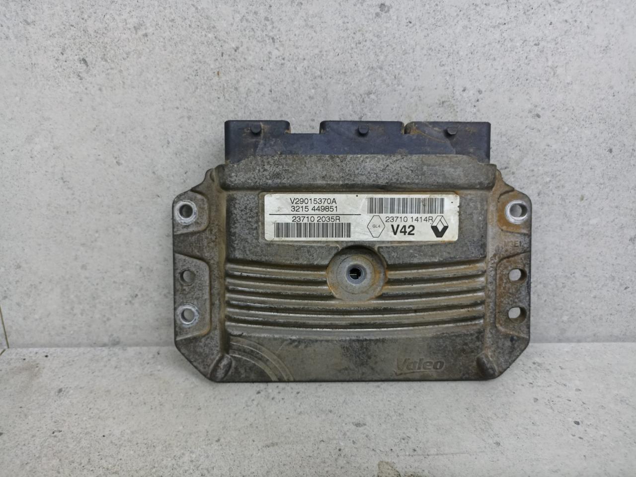 блок управления двигателем Renault Duster 1 поколение 2011, 237101414R, 237102035R - фото №1