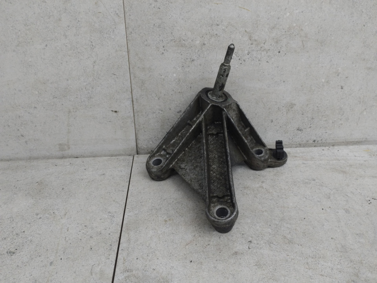 кронштейн двигателя Renault Logan 1 поколение 2009, 8200043084 - фото №1