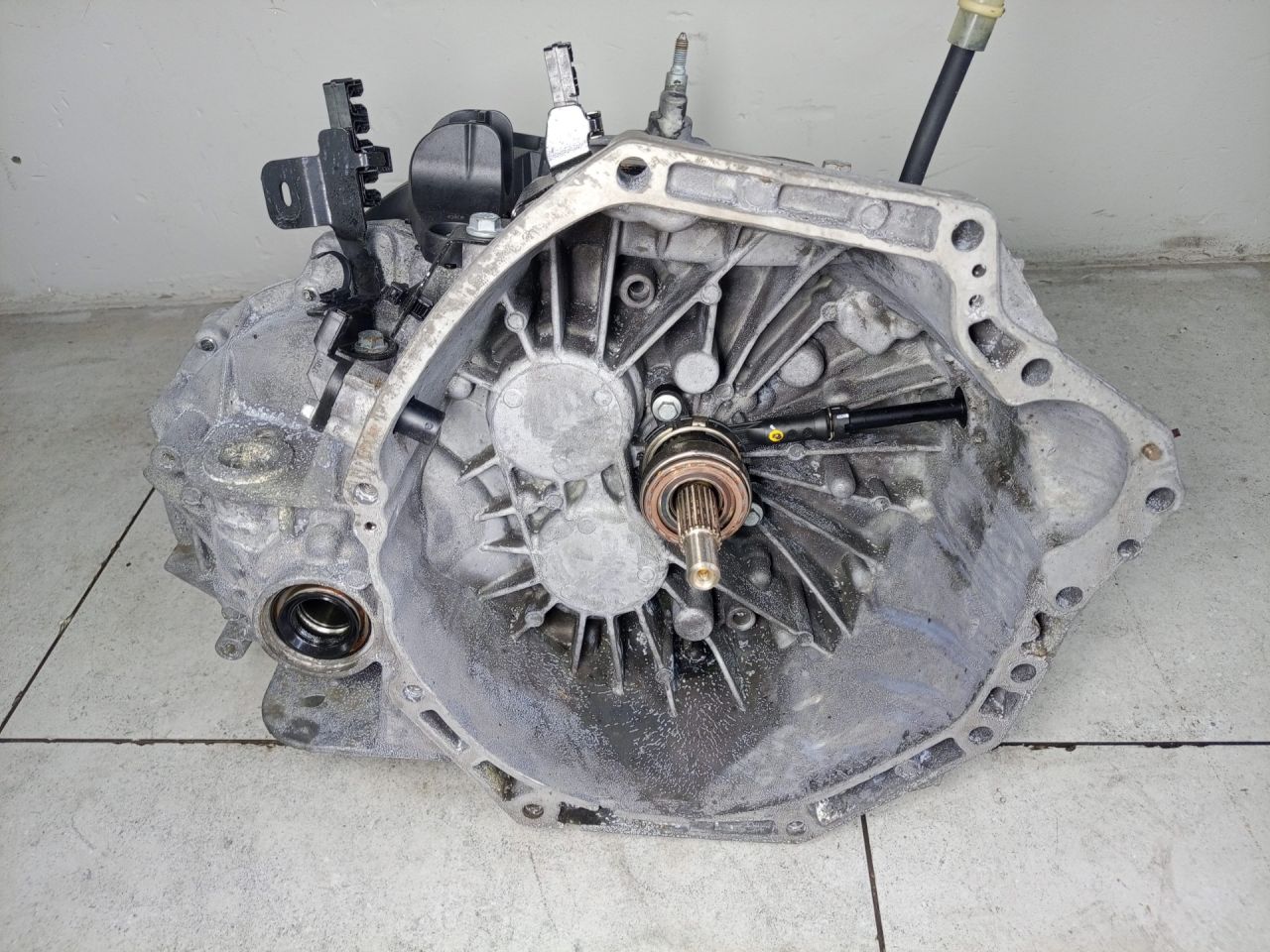 КПП механическая (МКПП) Renault Trafic 3 поколение 2017, PF6044, 320102327R - фото №1