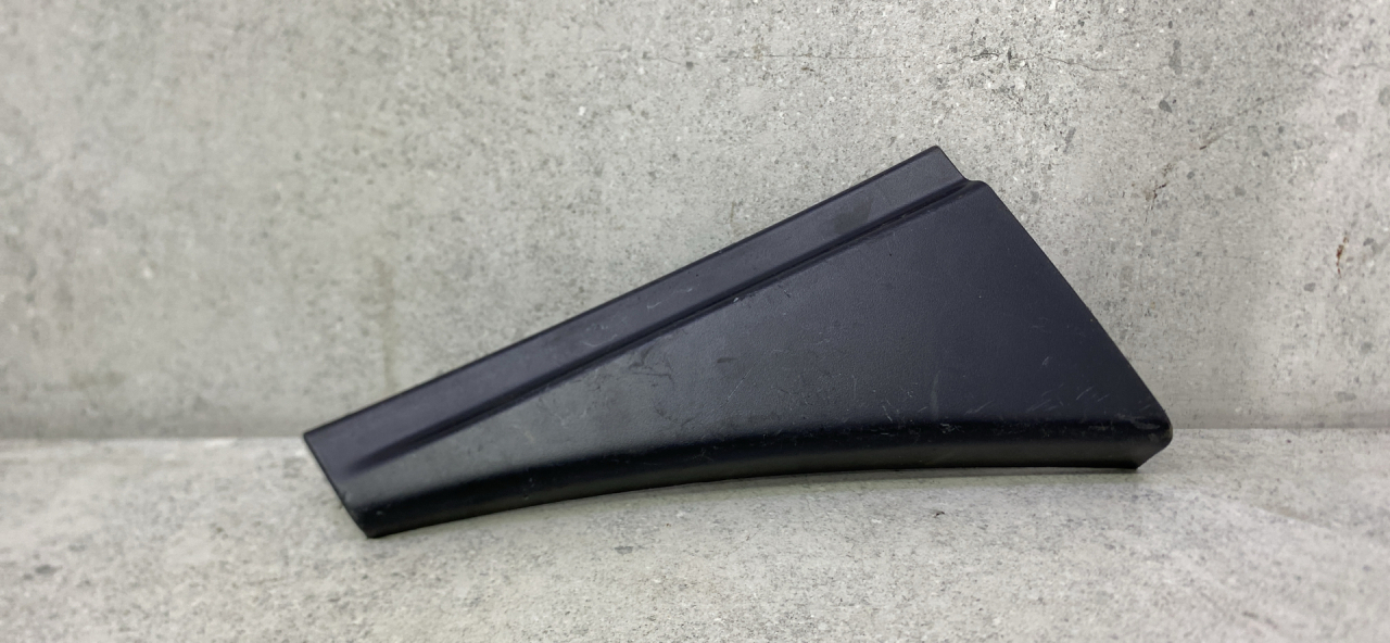 накладка двери (крышки) багажника Toyota Hilux 8 поколение (2015 - 2020), 67673-KK010 - фото №1