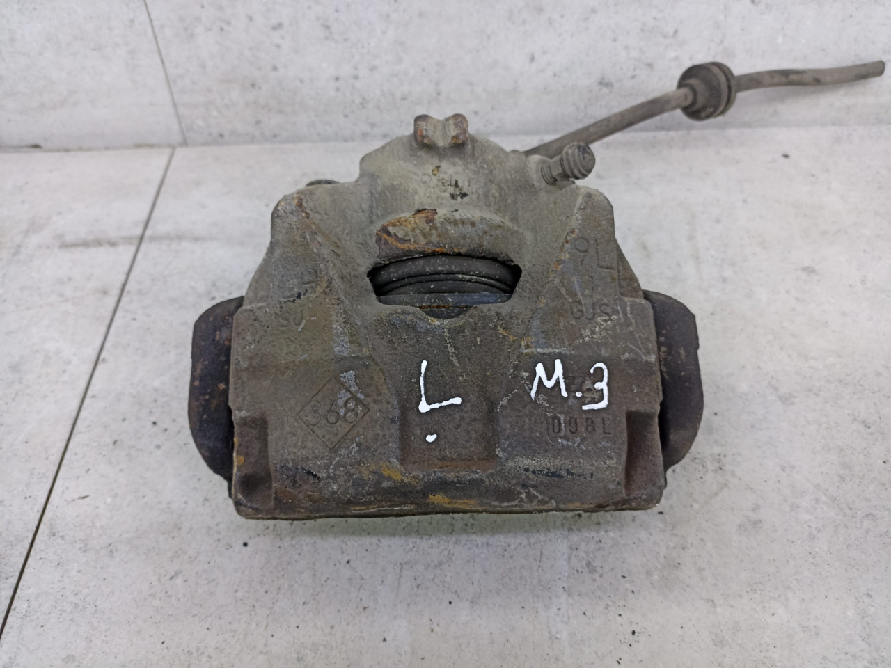 суппорт передний левый Renault Megane 3 поколение 2012, 410111495R - фото №1