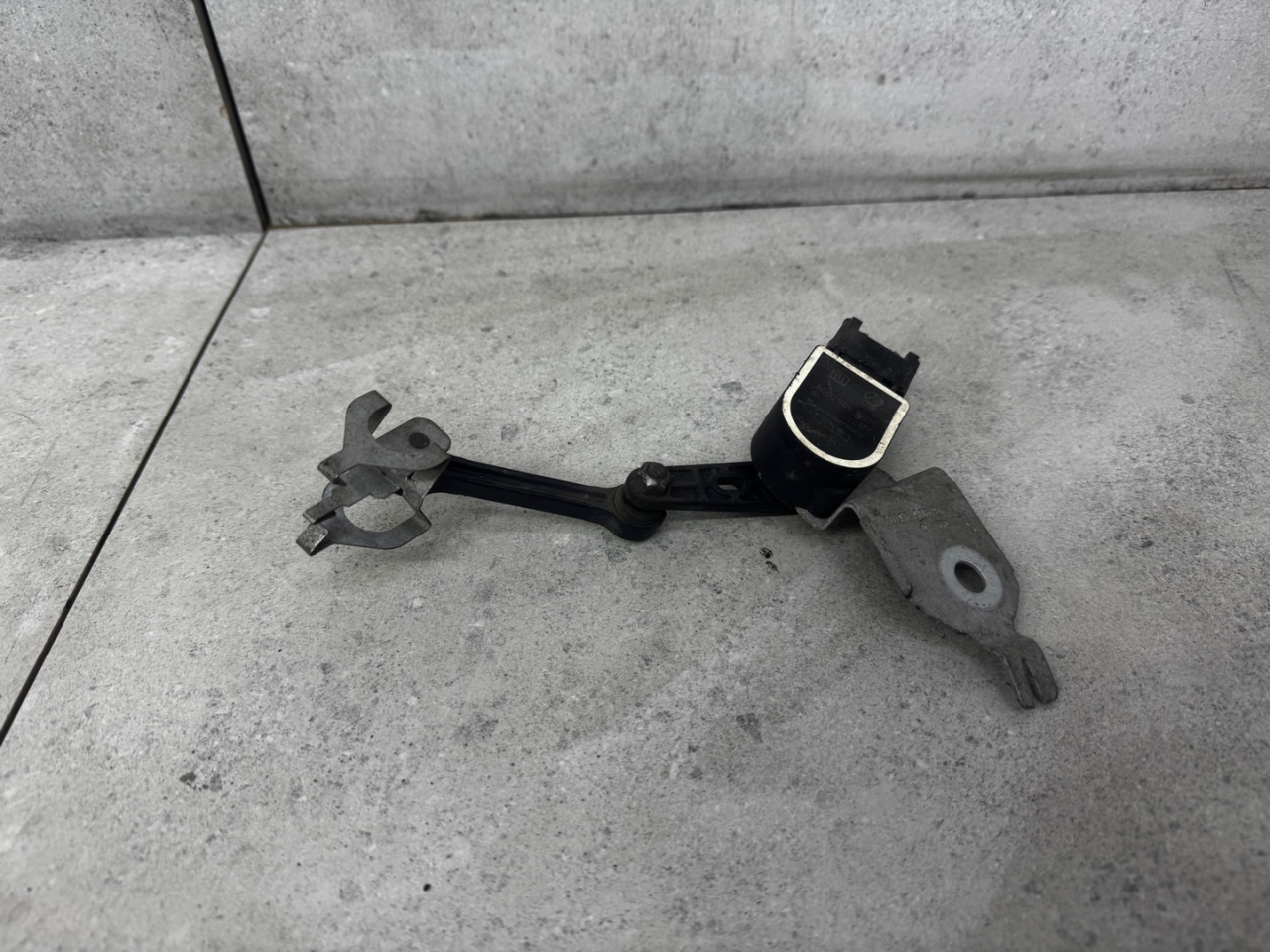 датчик дорожного просвета Mercedes-Benz C-Класс W205/S205/C205 (2014 - 2018), A0009053704 - фото №1