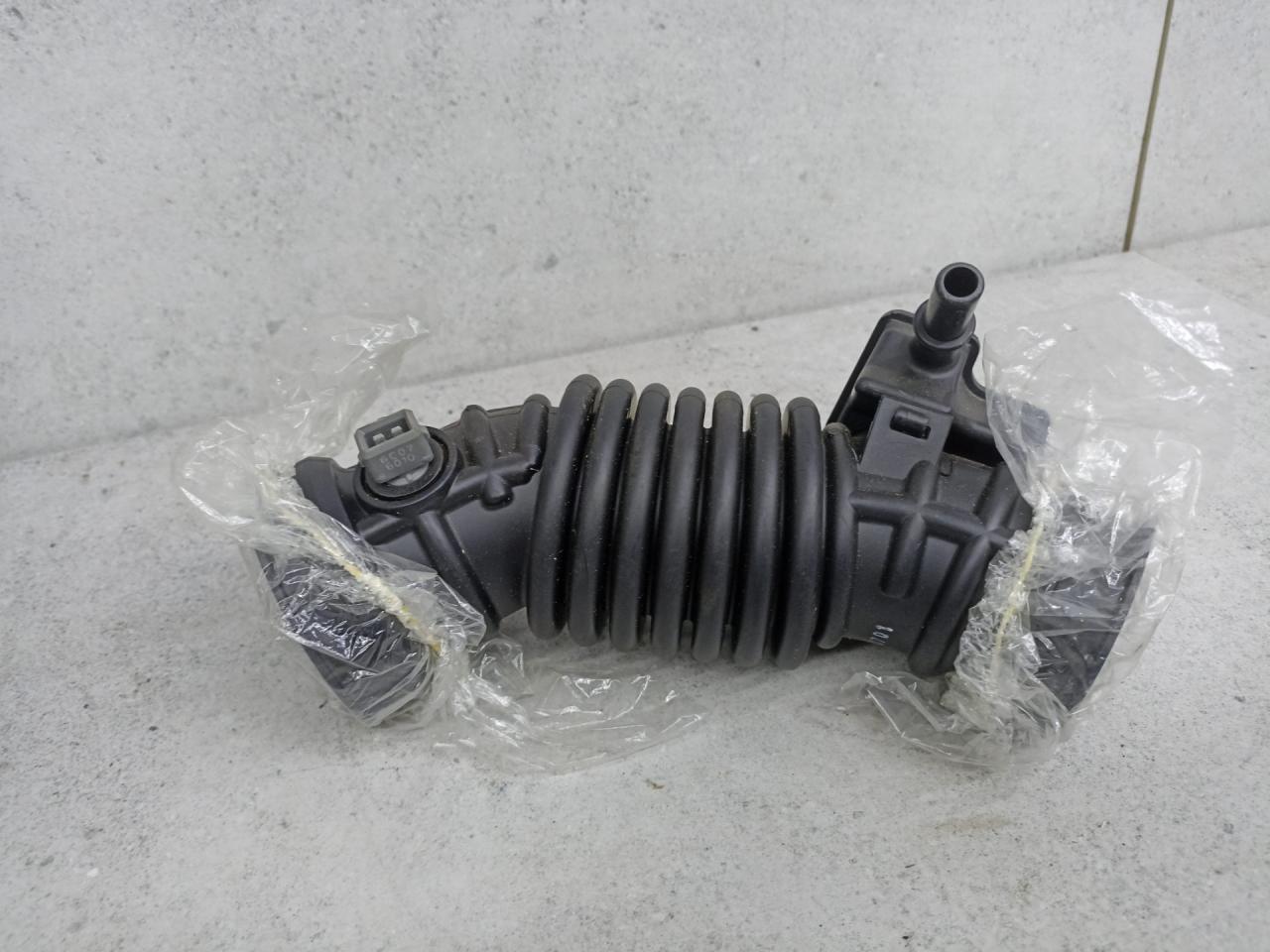 патрубок воздушного фильтра Daewoo Gentra 2 поколение (2013 - 2016), 1.5 л., 42400735, 631127847 - фото №1