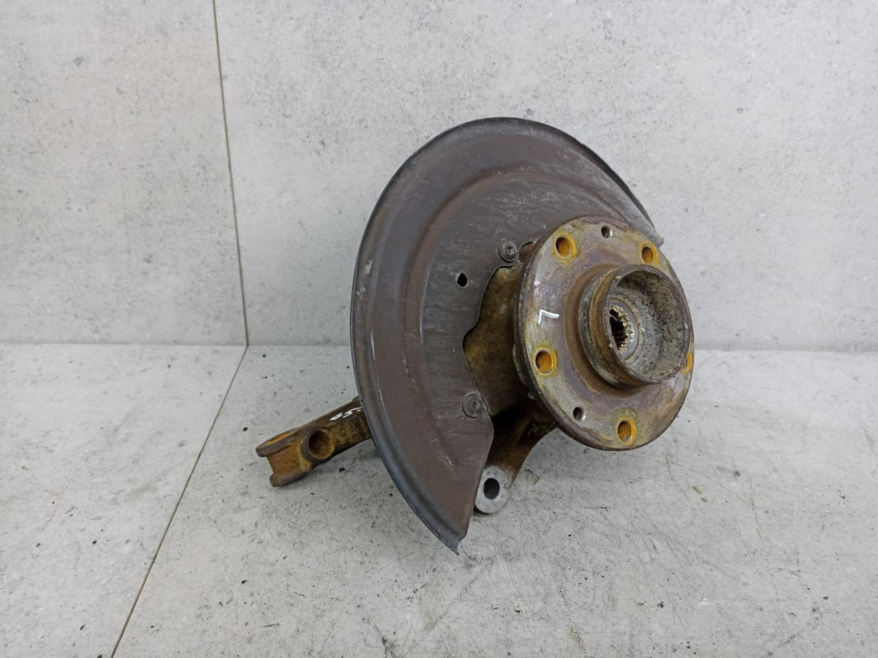 кулак поворотный левый Renault Duster 1 поколение 2015, 8200881824 - фото №1