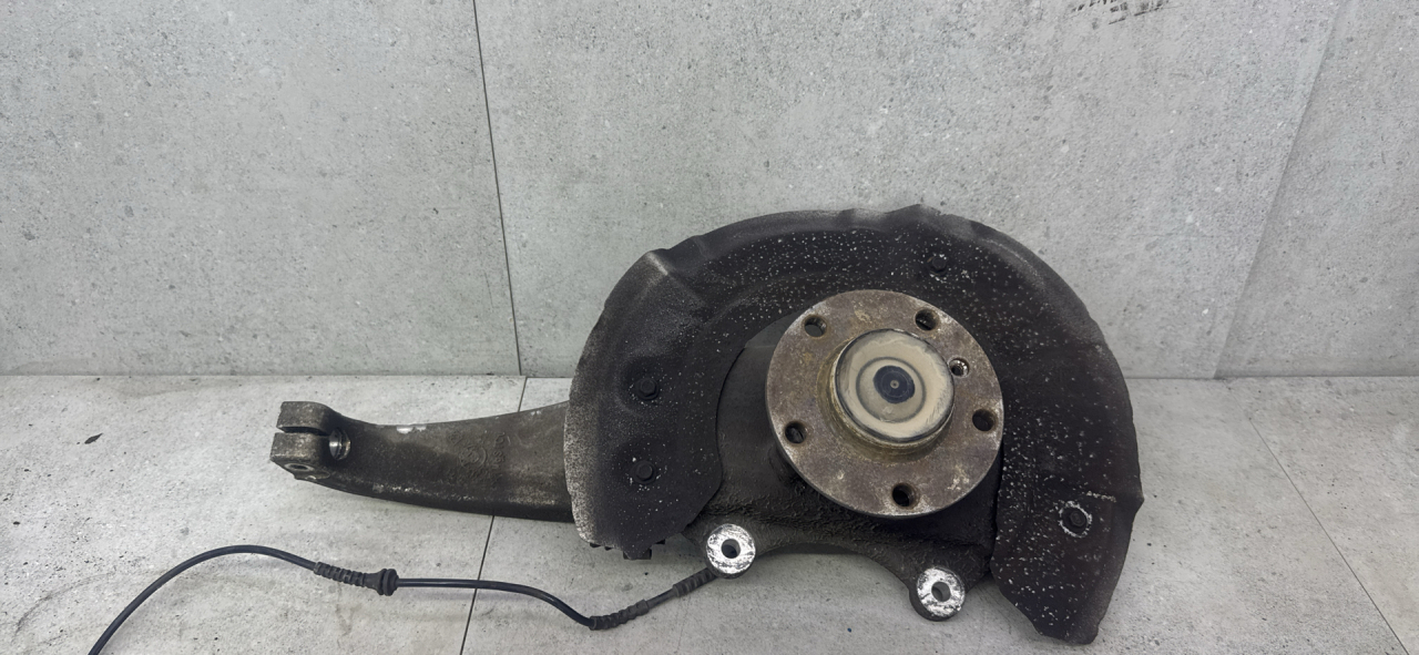 кулак поворотный правый BMW 5 серия F07/F10/F11 (2009 - 2013), 31216775770 - фото №1