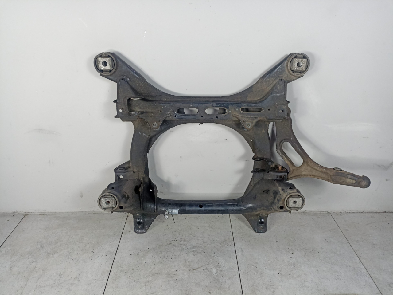 балка подвески передняя (подрамник) Volkswagen Touareg 1 поколение 2007, 7LO499311C - фото №1