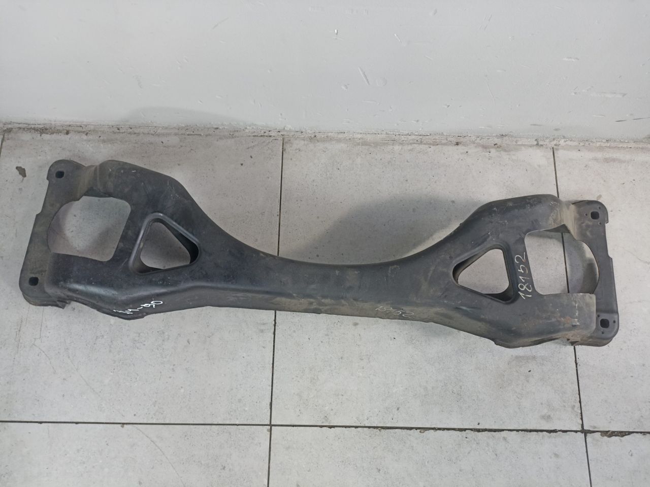 балка подвески задняя Volkswagen Touareg 1 поколение 2007, 7L0512369B - фото №1