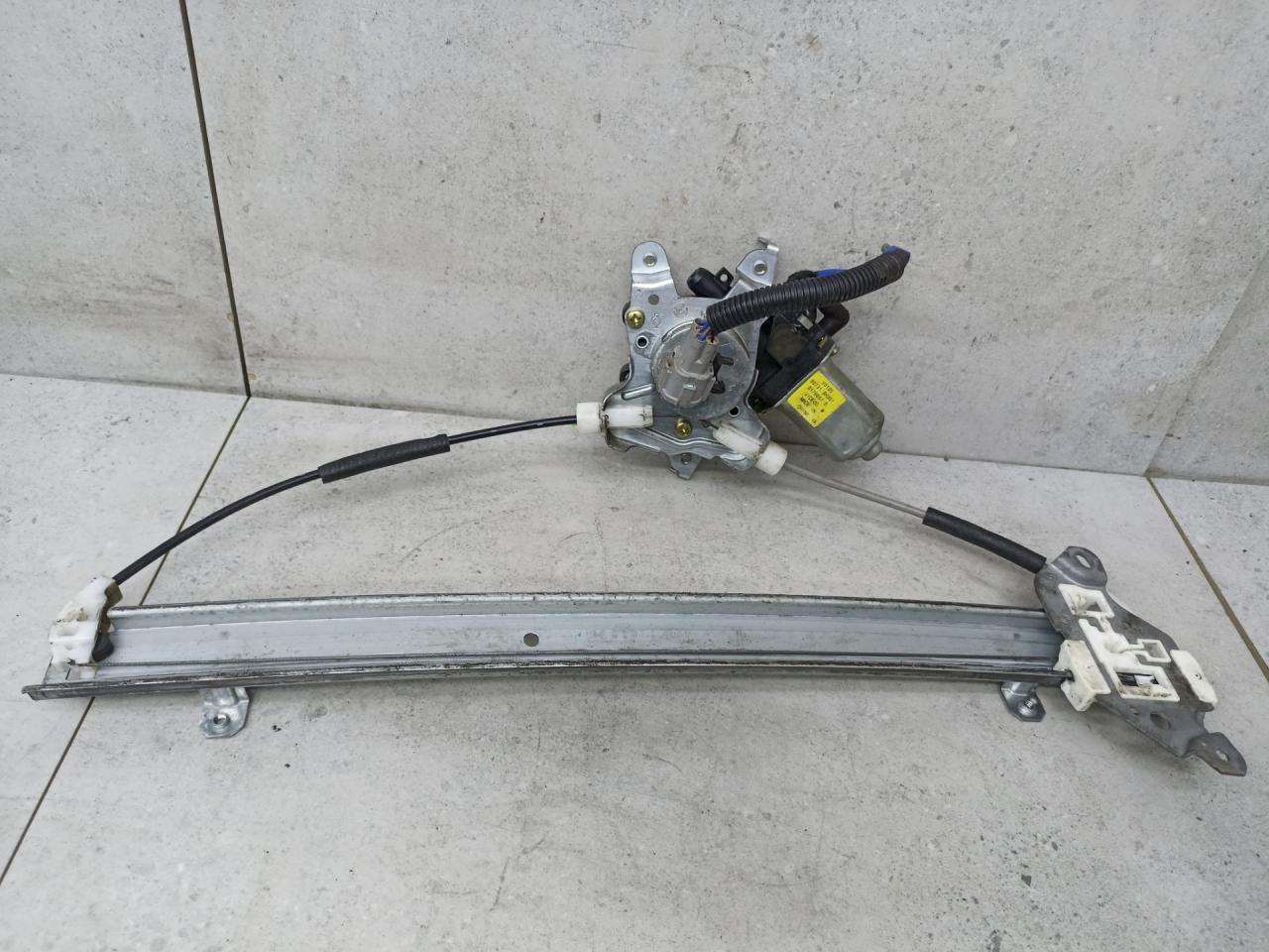 стеклоподъемник электрический передний левый Nissan X-Trail T30 2004, 807318H301 - фото №1