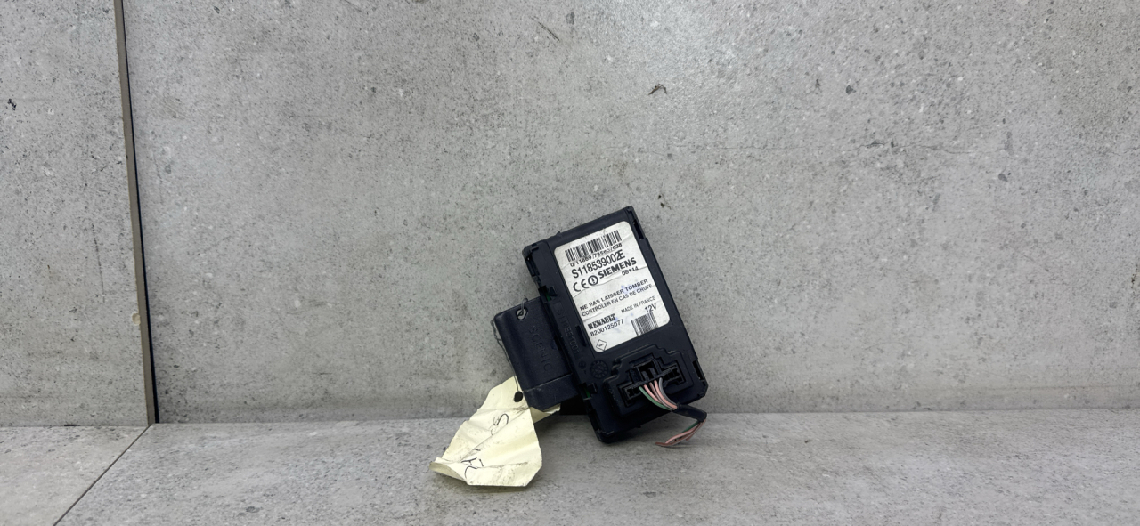 замок зажигания Renault Scenic 2 поколение (2003 - 2006), 8200125077 - фото №1