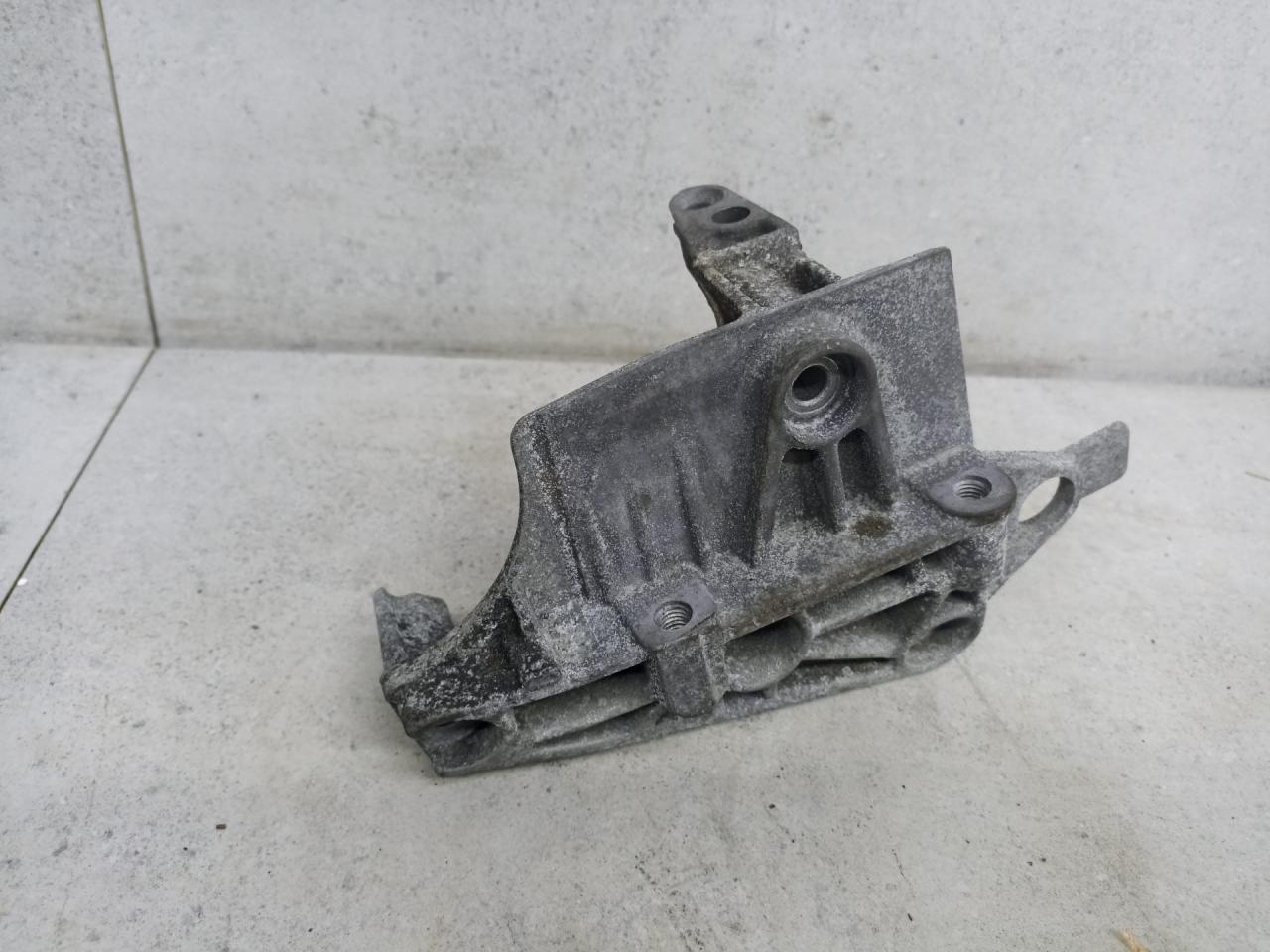 кронштейн двигателя Nissan Note E11 2006, 8200408663 - фото №1