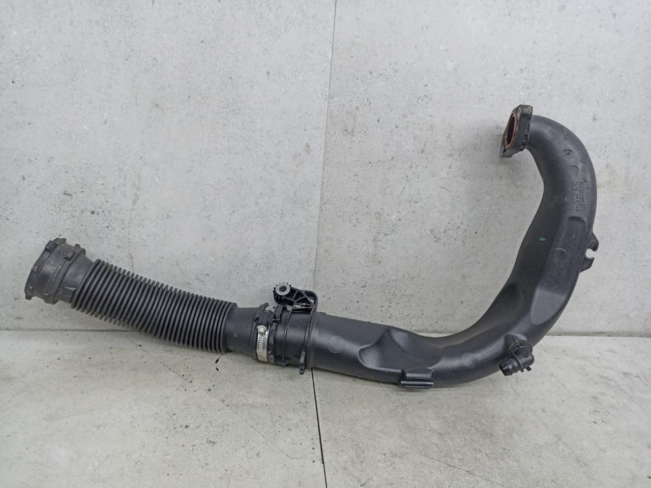 патрубок турбины Renault Megane 3 поколение (2008 - 2014), 8200645723 - фото №1