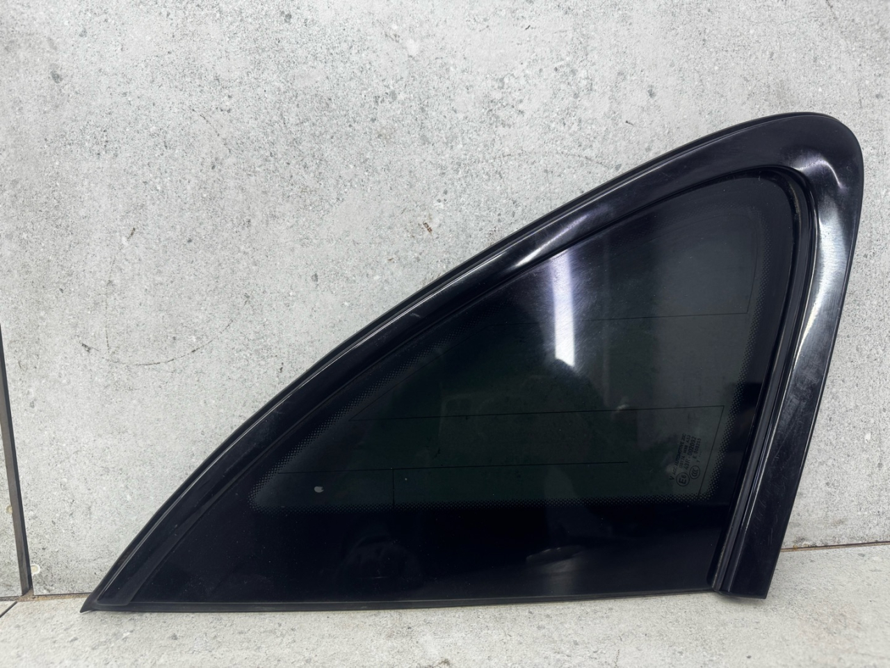 стекло кузовное боковое левое Porsche Macan 1 поколение 95B (2013 - 2019), 95B845297 - фото №1