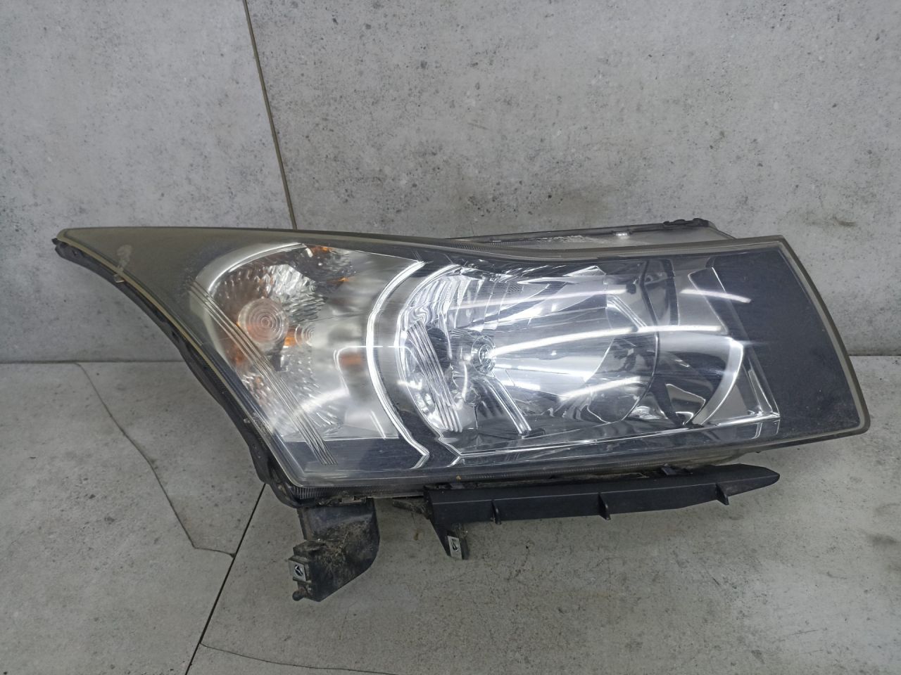 фара правая Chevrolet Cruze 1 поколение 2010, 96828235 - фото №1