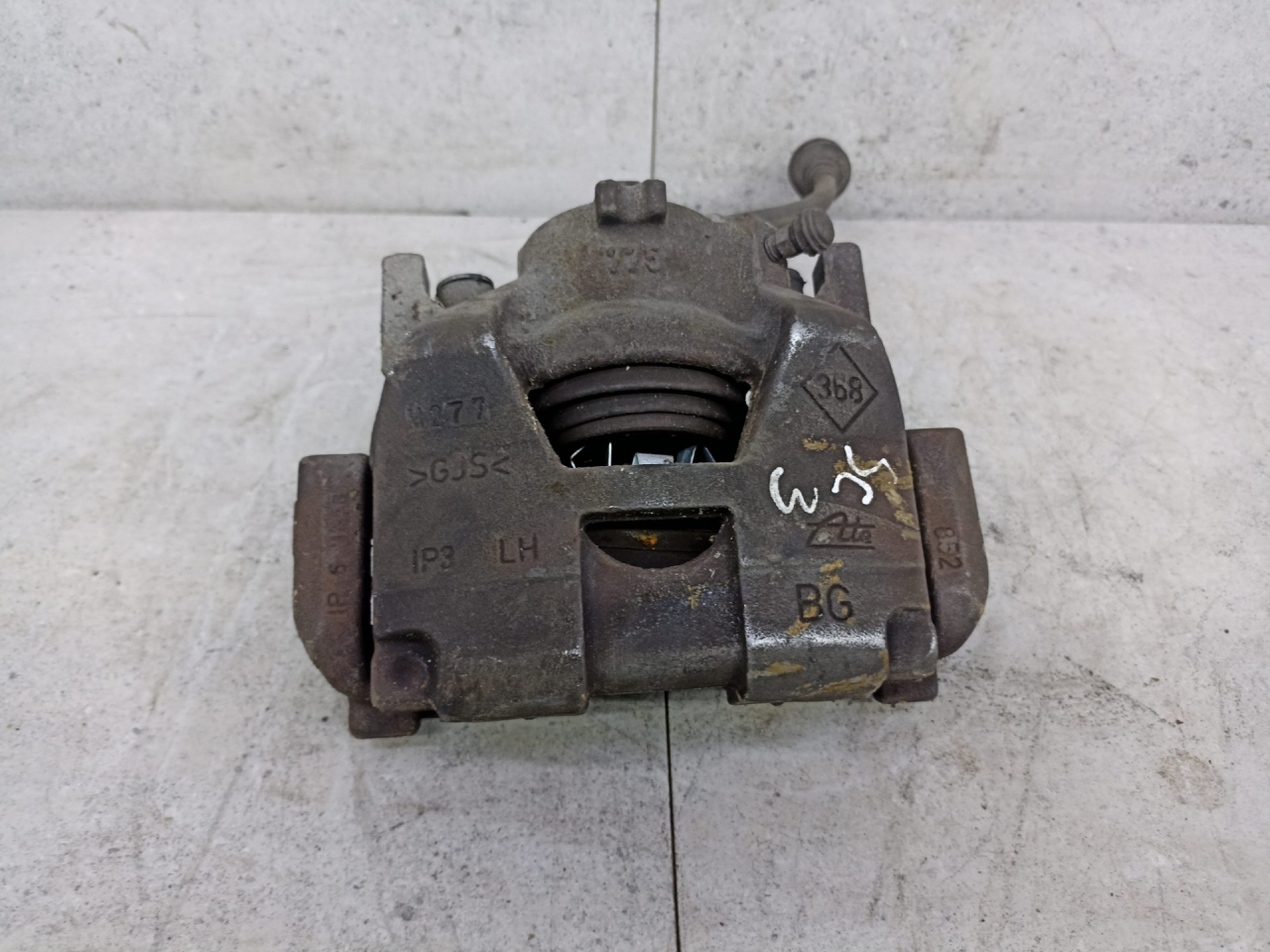 суппорт передний левый Renault Scenic 3 поколение 2012, 410111495R - фото №1