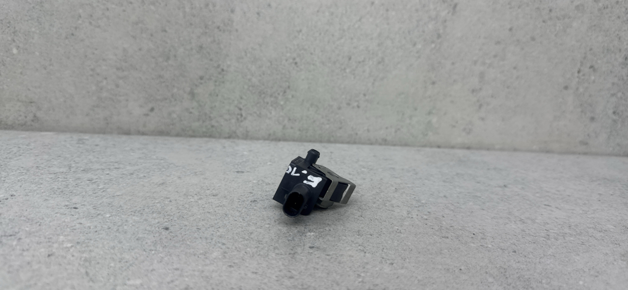 датчик удара BMW 5 серия F07/F10/F11 (2009 - 2013), 65779224177 - фото №1