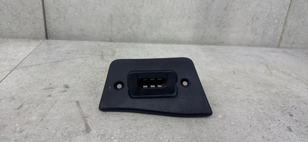 выключатель концевой (концевик) Volkswagen Transporter T5 (2003 - 2009), 7H0907497A - фото №1