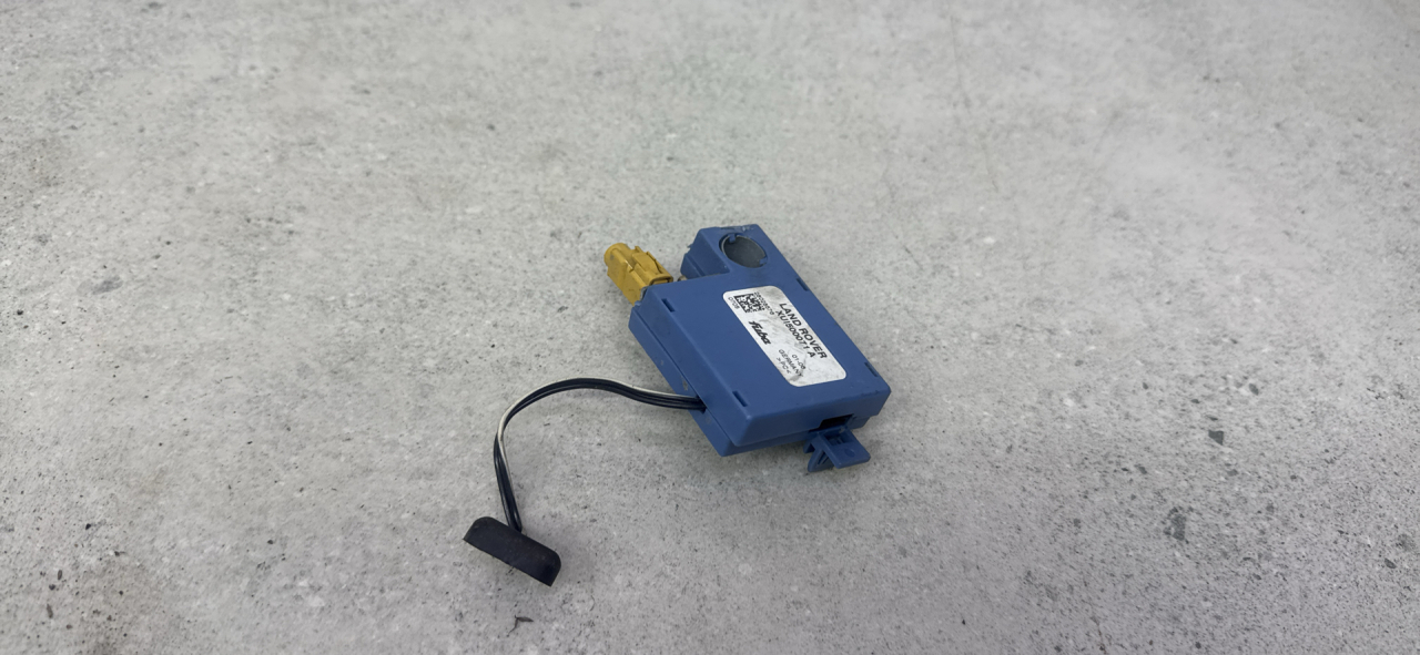 усилитель антенны Land Rover Range Rover Sport 1 поколение (2005 - 2009), XUI500071A - фото №1