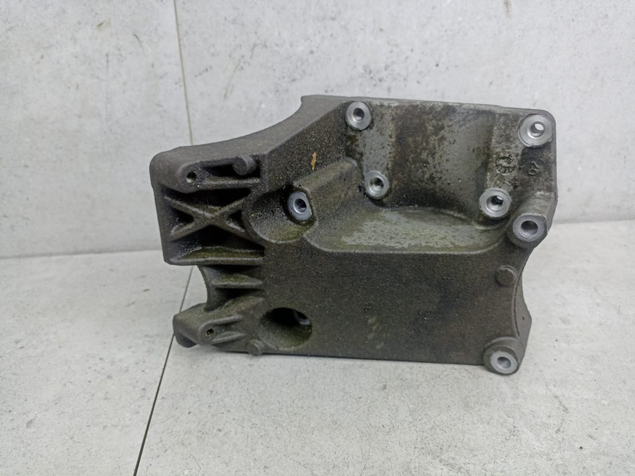 кронштейн двигателя Ford Focus 2 поколение 2008, 1.6 л., HWDA, бензин, 4M5Q19D624CC - фото №1