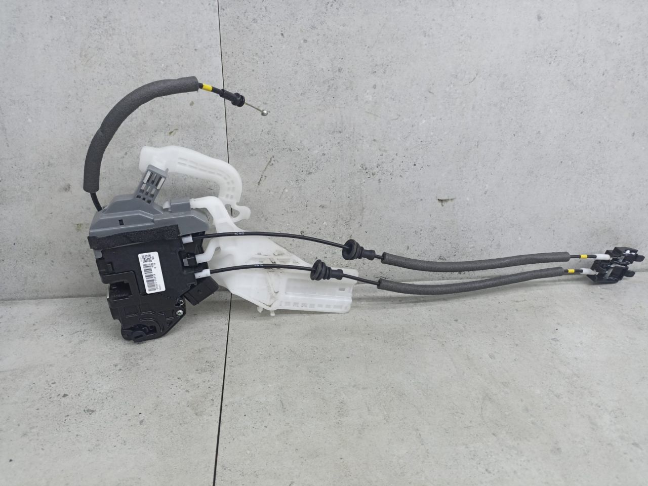 замок двери задней левой Kia Sorento 3 поколение 2017, 81410C5010 - фото №1