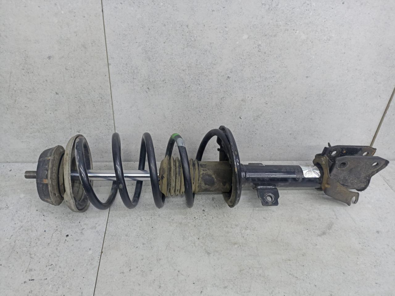 амортизатор передний Renault Duster 1 поколение (2010 - 2015), 543025648R - фото №1