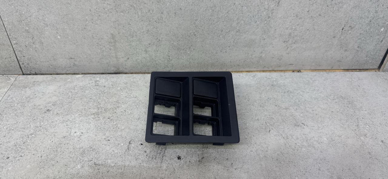накладка на торпедо (консоль) Toyota Hilux 8 поколение 2017, 55446KK030 - фото №1