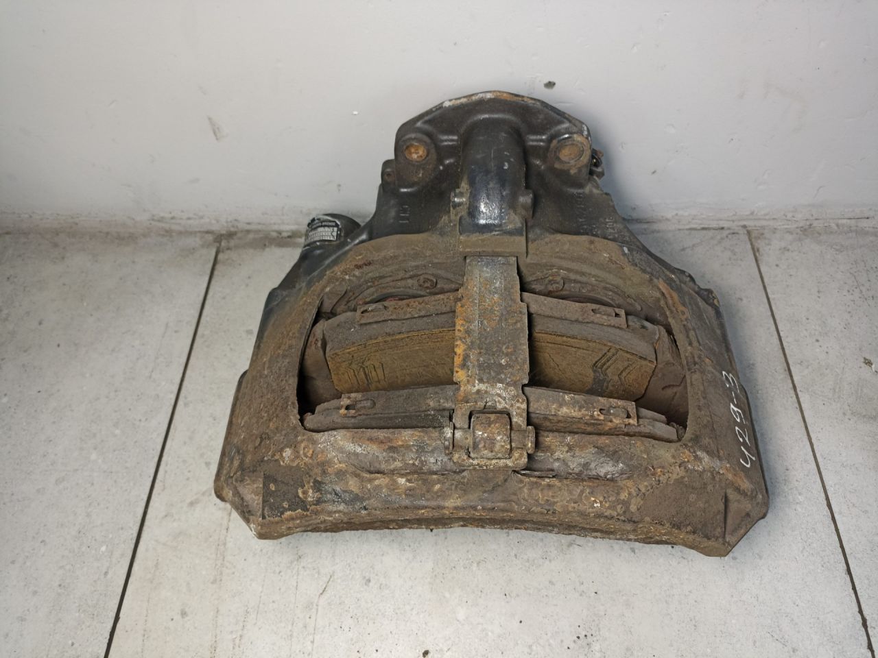 суппорт задний правый MAN TGX 1 поколение 2013, 10.5 л., D 2066 LF 40, дизель, 81508046501 - фото №1