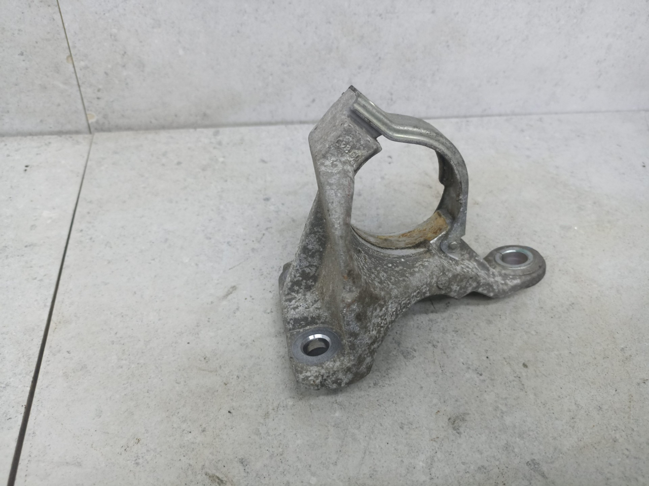 кронштейн полуоси Renault Kaptur 1 поколение 2018, 397746629R - фото №1