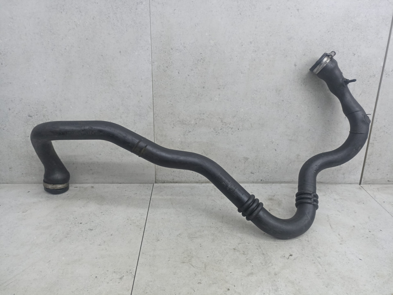 патрубок интеркулера Renault Duster 1 поколение 2013, 1.5 л., 8200598010, 8200867663, 8200889766 - фото №1