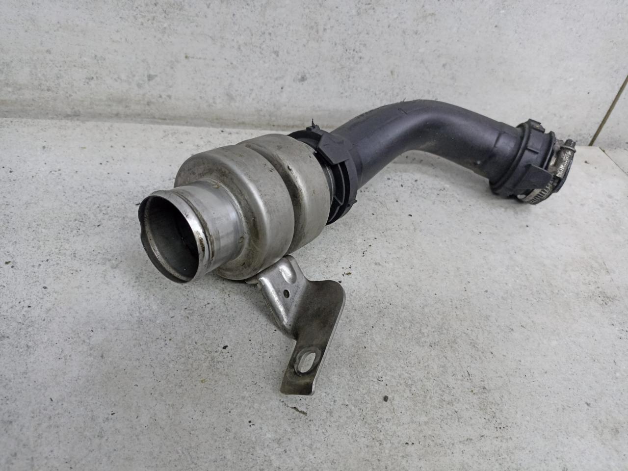 патрубок турбины Land Rover Discovery 3 поколение (2004 - 2009), AR796C690AA - фото №1