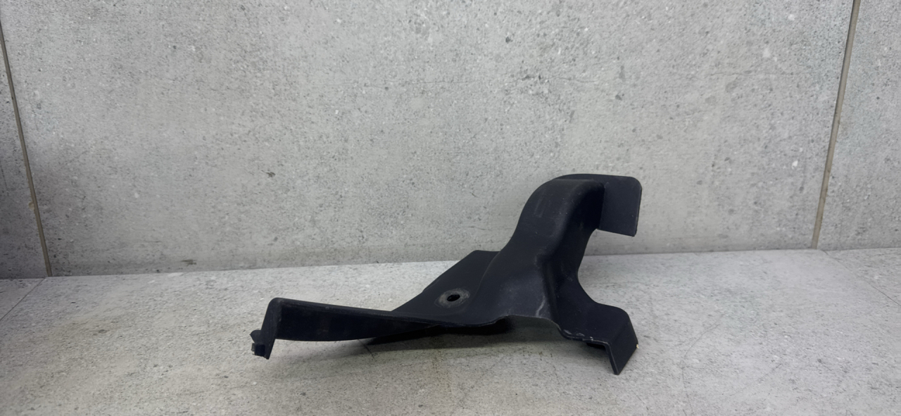 накладка на петлю багажника Land Rover Range Rover 4 поколение (2012 - 2017), CK5244250 - фото №1