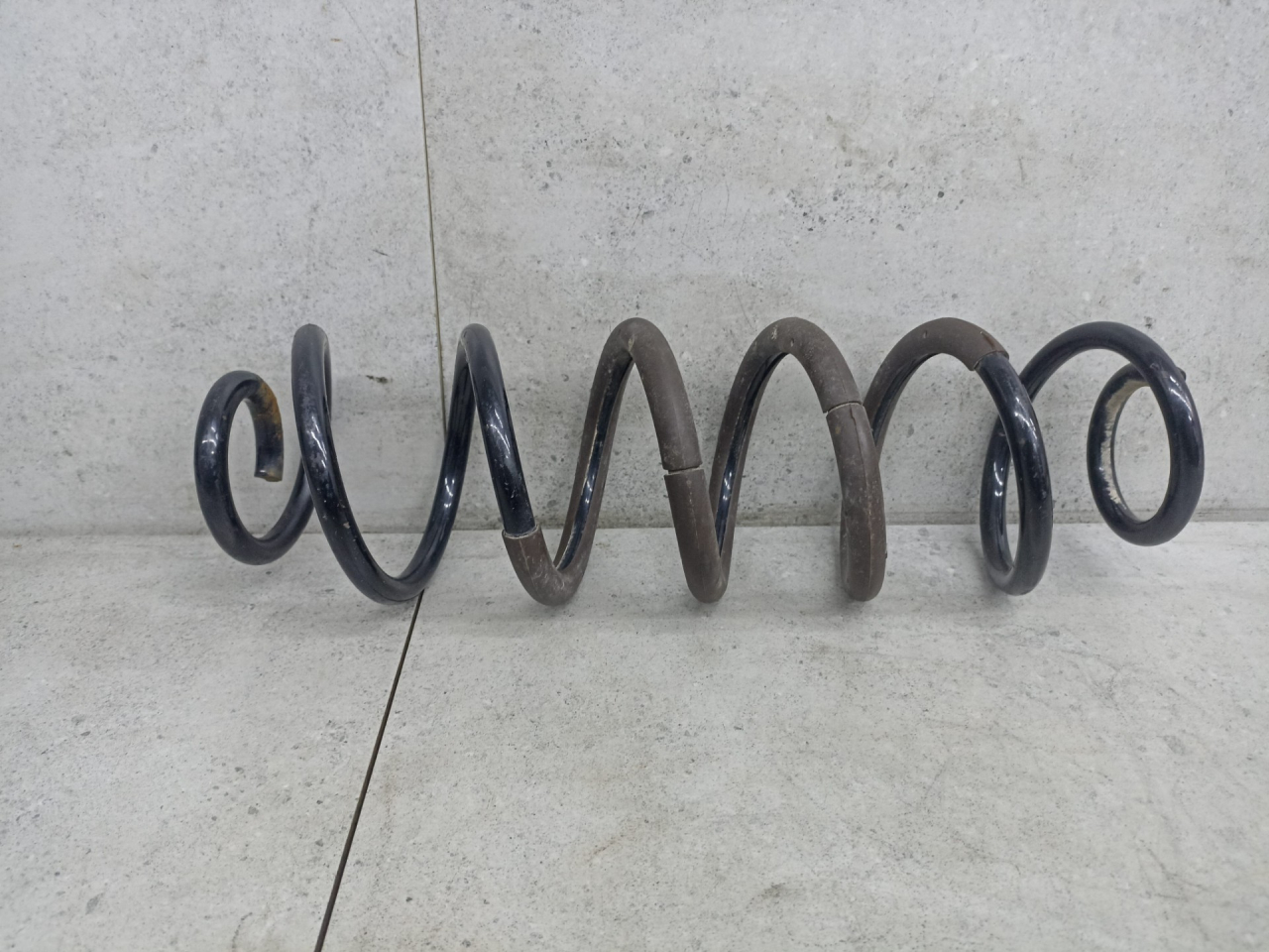 пружина задняя Toyota C-HR 1 поколение AX10 2016, 48231F4071, 4823110400 - фото №1