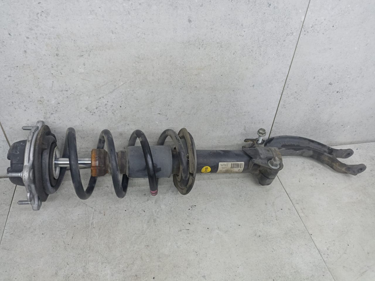 амортизатор передний левый Audi A6 4G/C7 2012, 2.8 л., CHVA, бензин, 4G0413031Q - фото №1