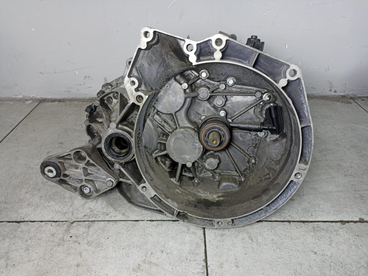КПП механическая (МКПП) Ford Focus 3 поколение 2012, AV6R7002KG, AV6R7201JC - фото №1