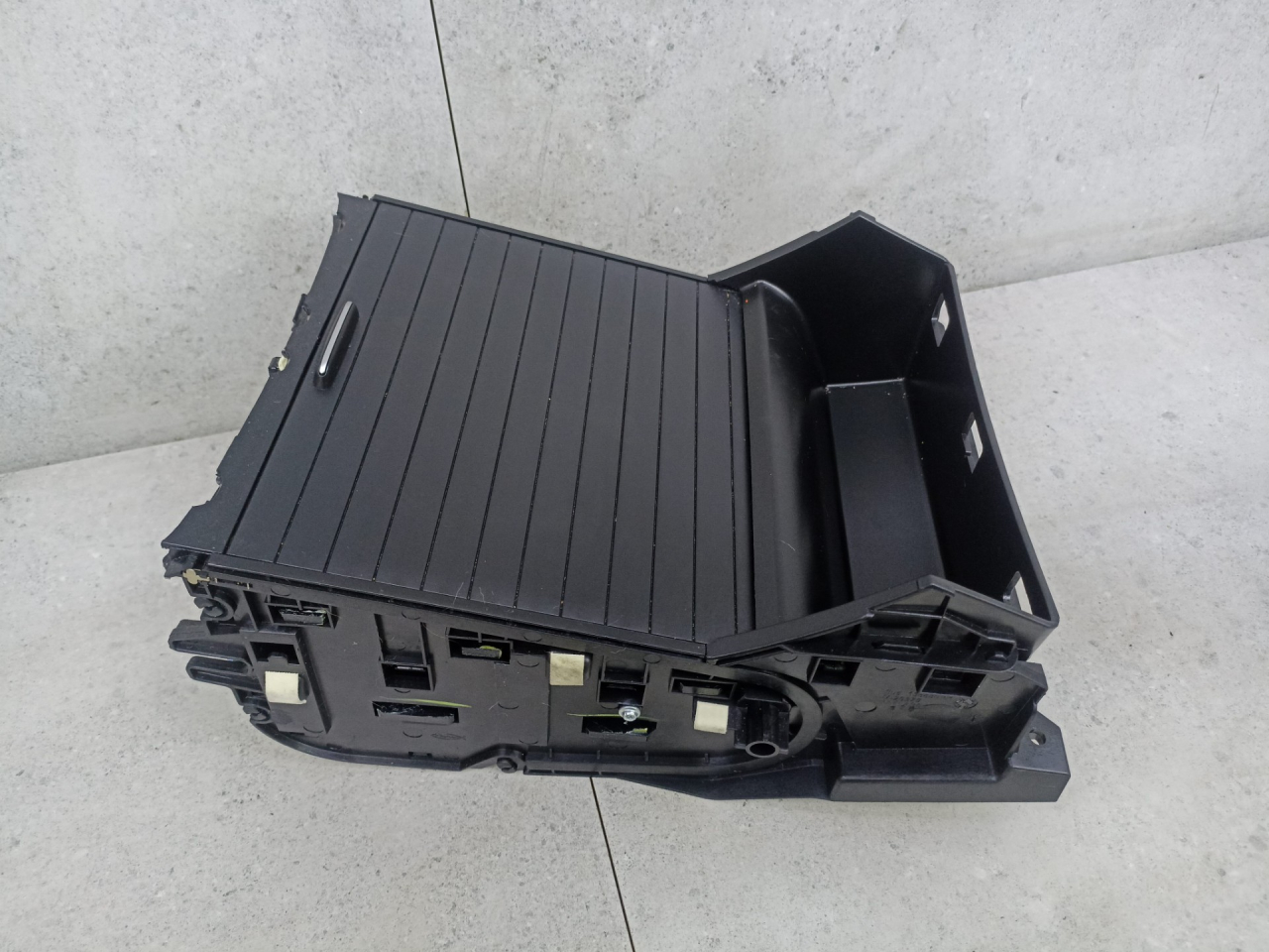 подстаканник Mercedes-Benz GLE Coupe C292 2017, 16956605 - фото №1