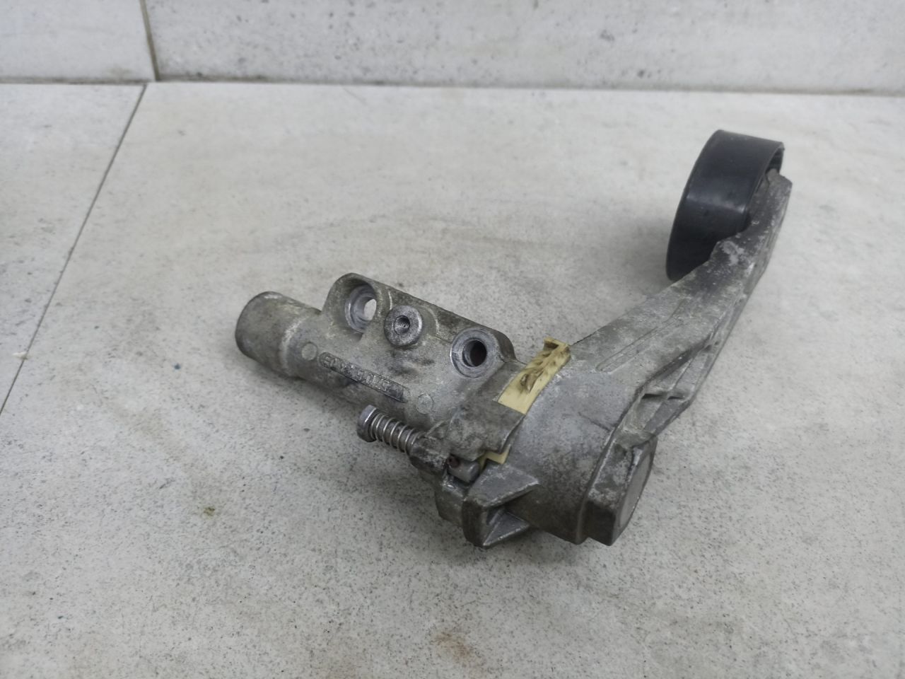 Натяжитель ремня агрегатов Peugeot 308 T7 2009, V757101580 - фото №1