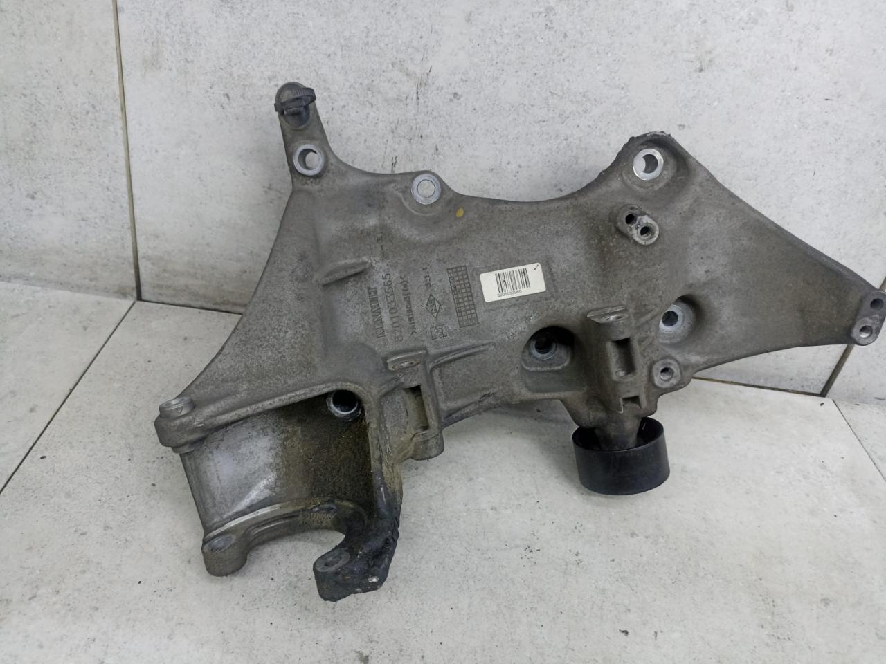 кронштейн генератора Renault Duster 1 поколение (2010 - 2015), 8201033565 - фото №1
