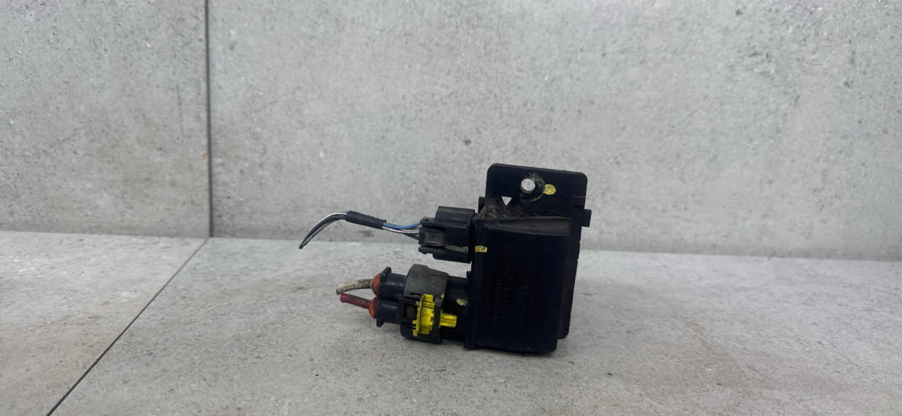 блок управления вентилятором (реле) Renault Clio 4 поколение (2012 - 2016), 255501295R - фото №1