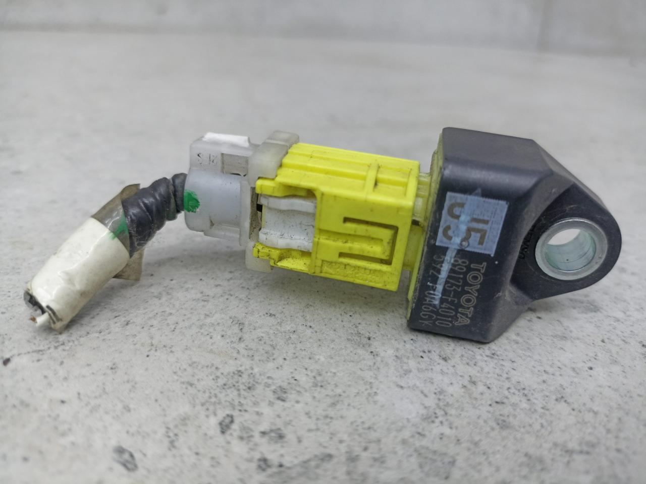 датчик удара Toyota C-HR 1 поколение AX10 2017, 89173F4010 - фото №1