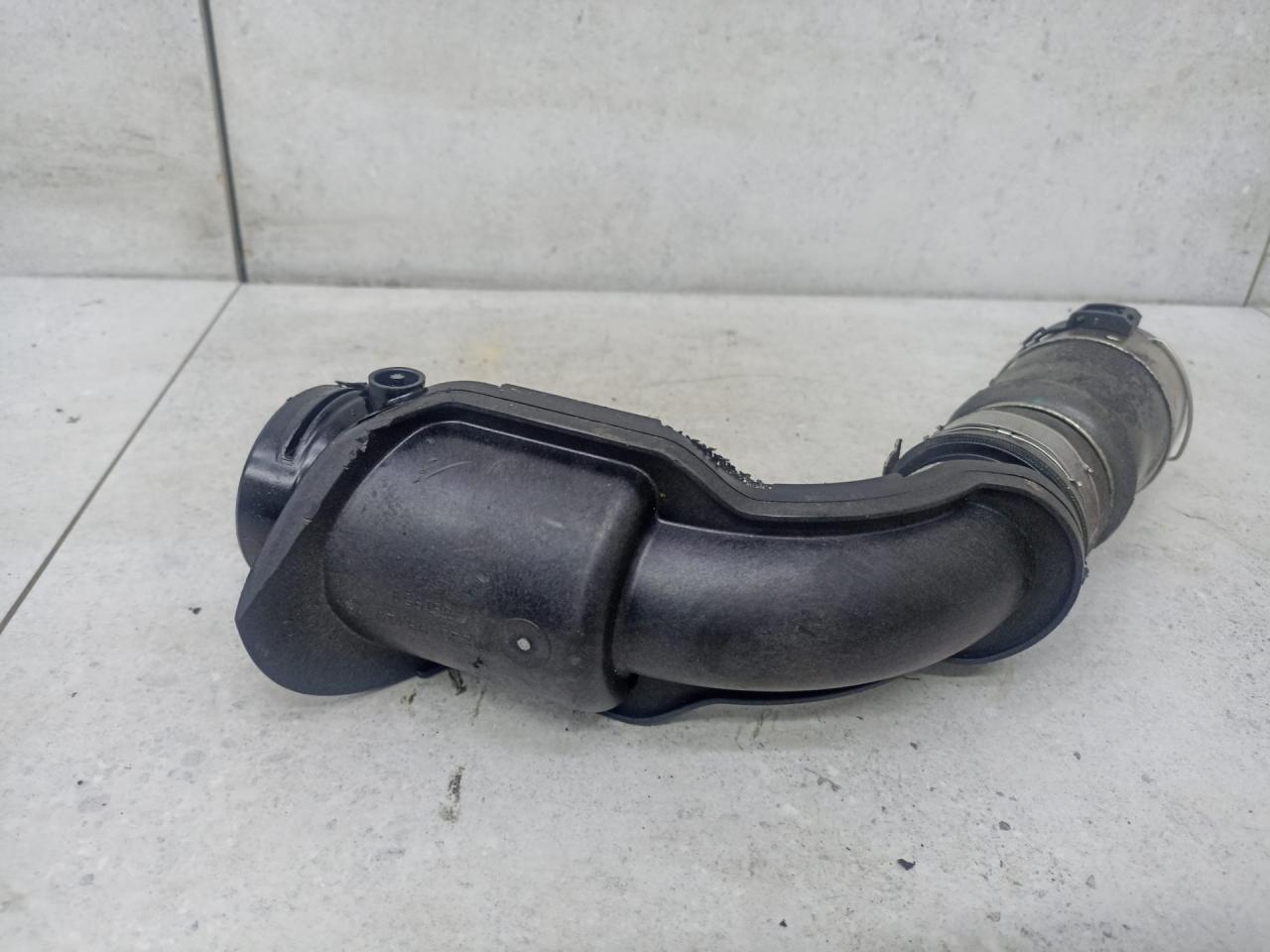 патрубок интеркулера Renault Megane 3 поколение 2010, 8200061953 - фото №1