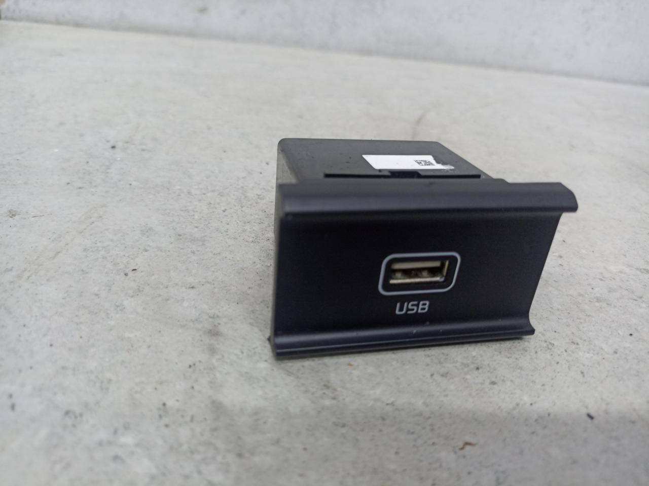 разъем AUX / USB Kia Sportage 4 поколение 2017, 96120D9600 - фото №1