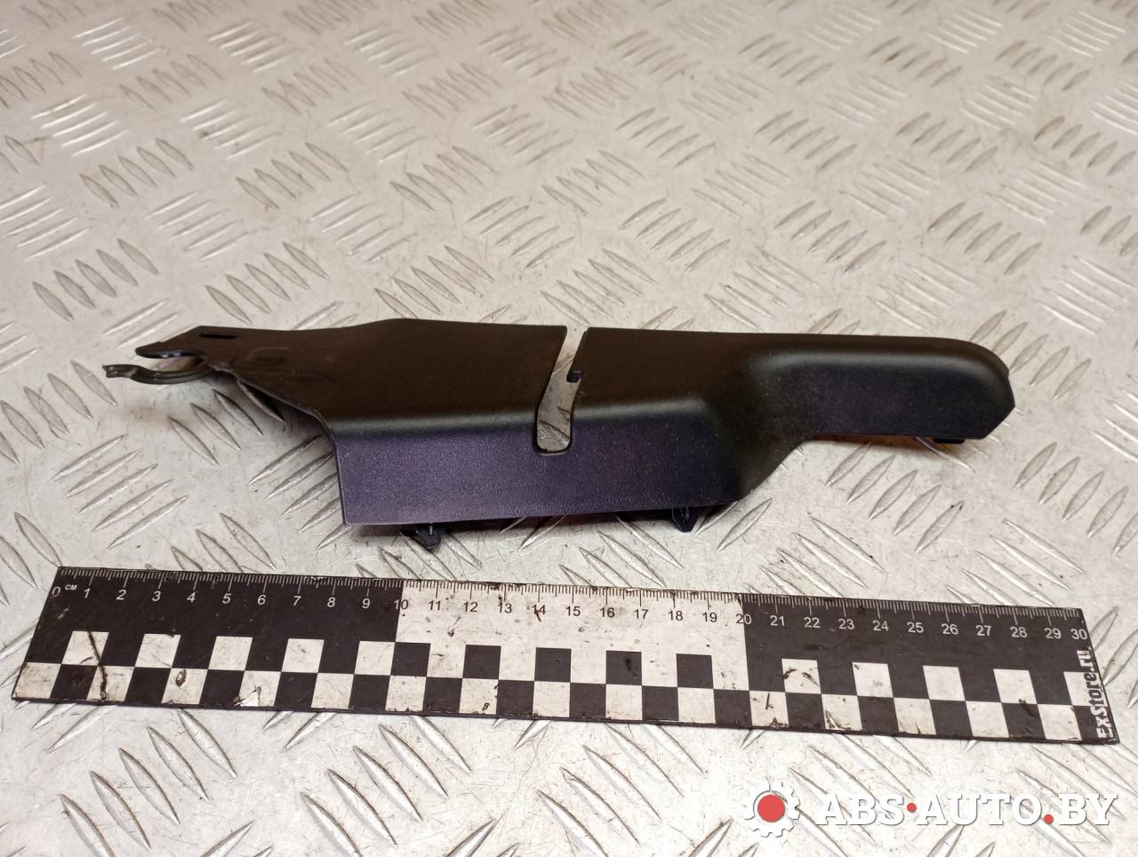 пластик (накладка) сиденья Peugeot 5008 1 поколение 2011, 1.6 л., дизель, МКПП, передний привод, 156025032 - фото №1