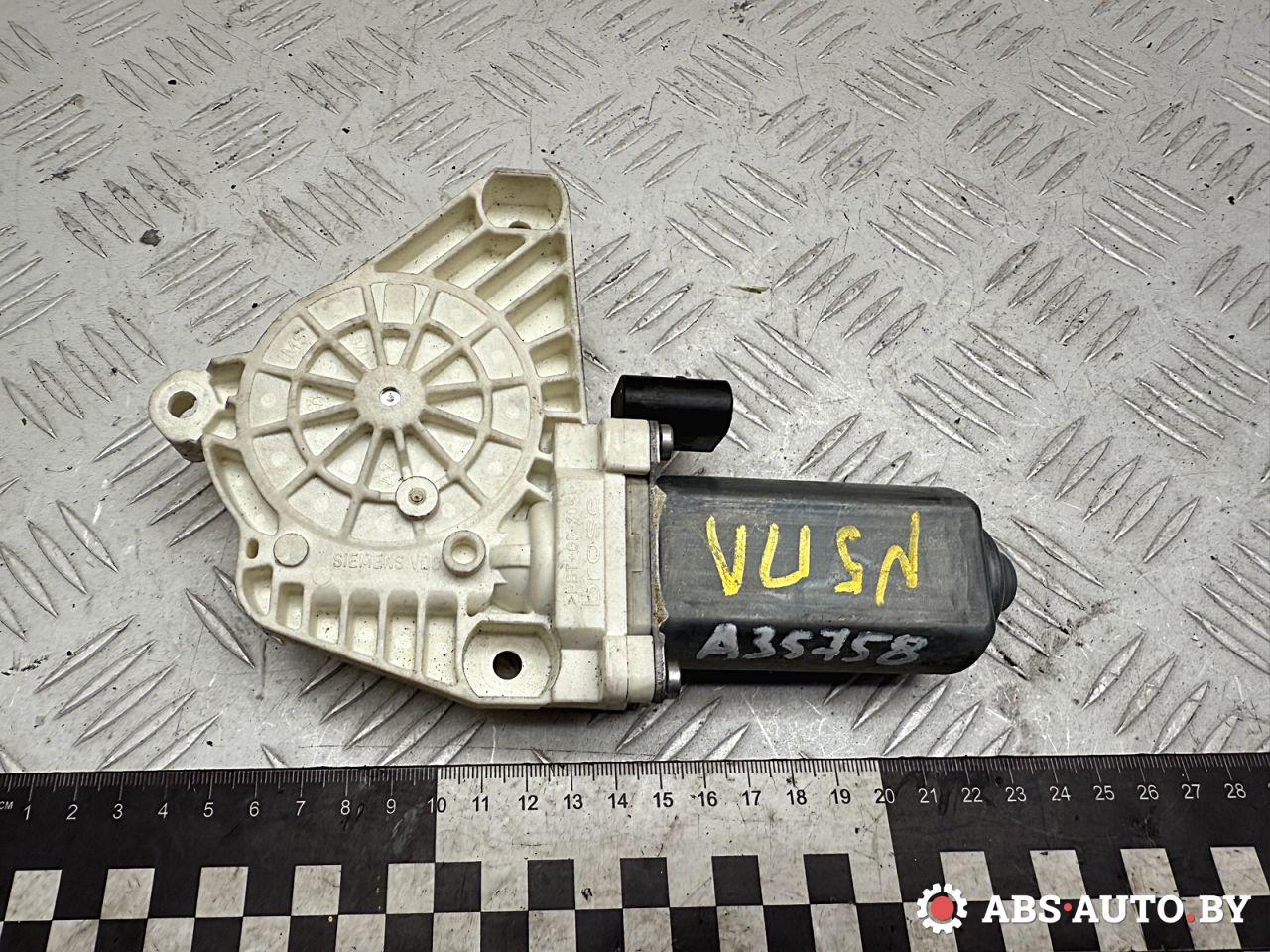 моторчик стеклоподъемника передний левый Mercedes-Benz B-Класс W245 2006, 1.5 л., M 266.920, бензин, МКПП, правый руль, A1698204142, 996138102, 7746013002 - фото №1