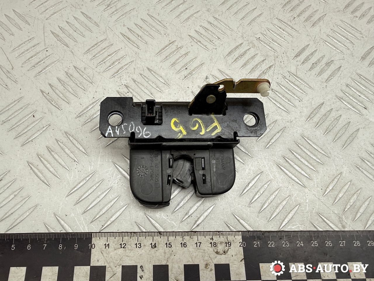 замок багажника Volkswagen Touareg 1 поколение 2006, 3.0 л., BKS, дизель, АКПП, внедорожник 5 дв., полный привод, 7L6827505 - фото №1