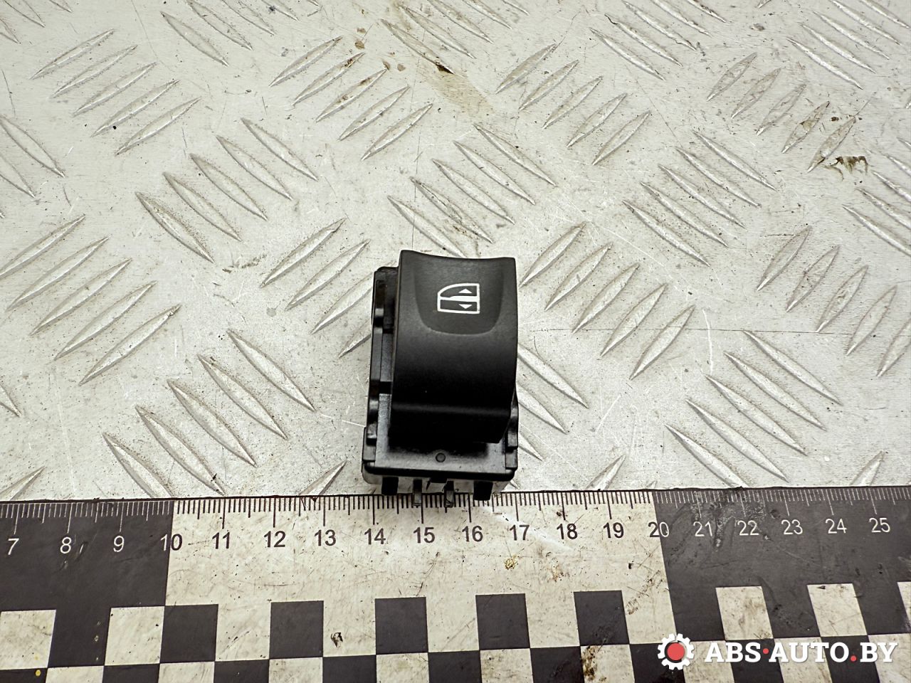 кнопка стеклоподъемника Renault Megane 3 поколение 2010, 1.5 л., K9K J 836, дизель, МКПП, хетчбэк 3 дв., правый руль, E30176 - фото №1