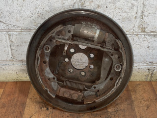 защитный кожух тормозного механизма Volkswagen Golf 3 поколение 1995